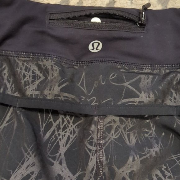 Rare Lululemon speed up short black with bird nest scribble - Picture 2 of 8